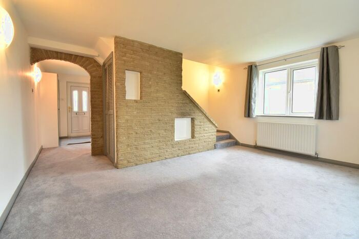 2 Bedroom Flat To Rent In The Farmlands, Northolt UB5