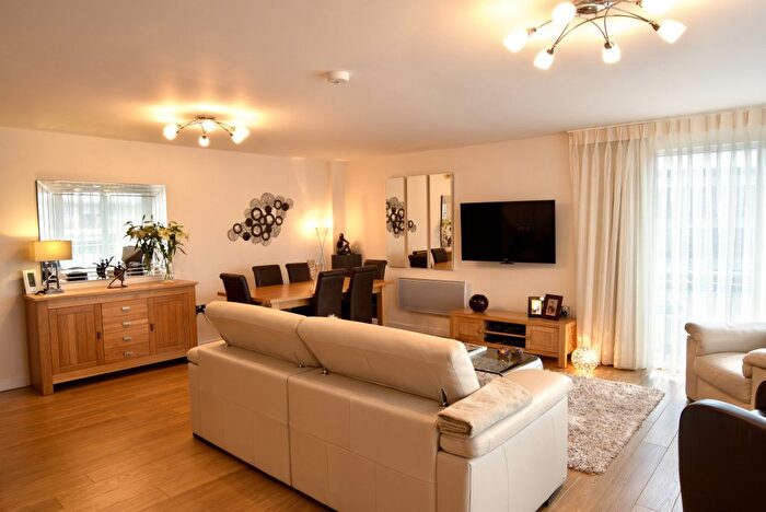 3 Bedroom Flat To Rent In Watkiss Way, Cardiff, CF11