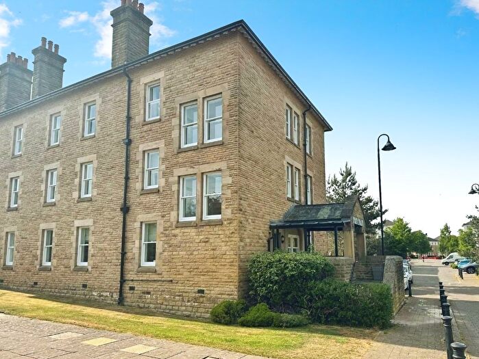 3 Bedroom Flat For Sale In Woodale House, Menston, LS29