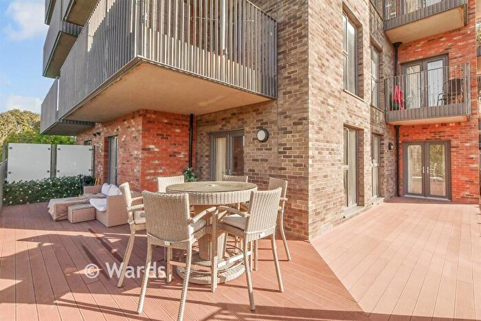 2 Bedroom Flat For Sale In Rosalind Drive, Maidstone, Kent, ME14