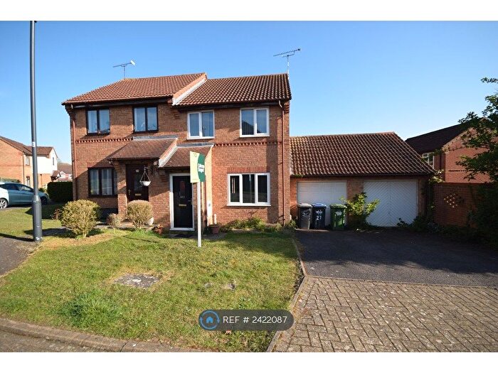 3 Bedroom Semi-Detached House To Rent In Clover Close, Rugby, CV23