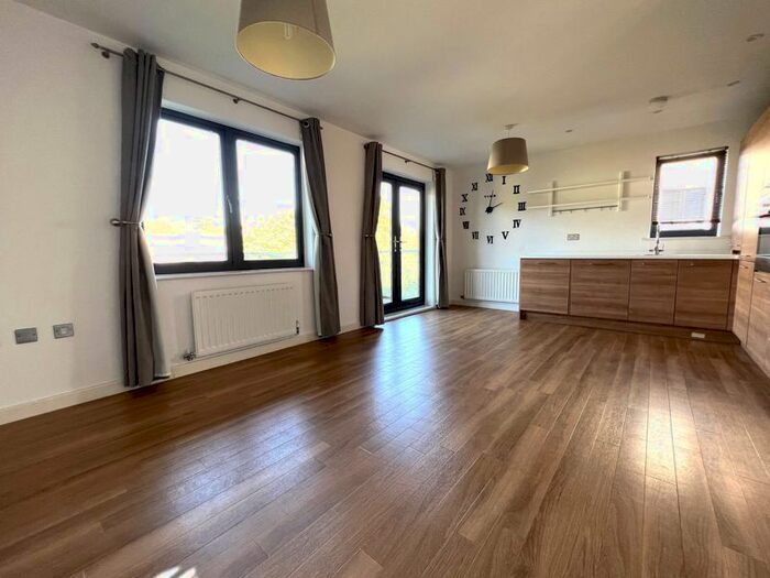 2 Bedroom Flat To Rent In Rollason Way, Brentwood, CM14