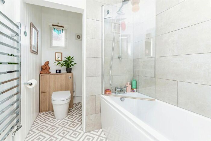 1 Bedroom Flat For Sale In Hatchlands Road, Redhill, Surrey, RH1