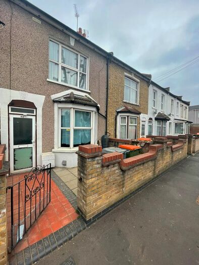 4 Bedroom Terraced House To Rent In Woodstock Road, Green Street, E7