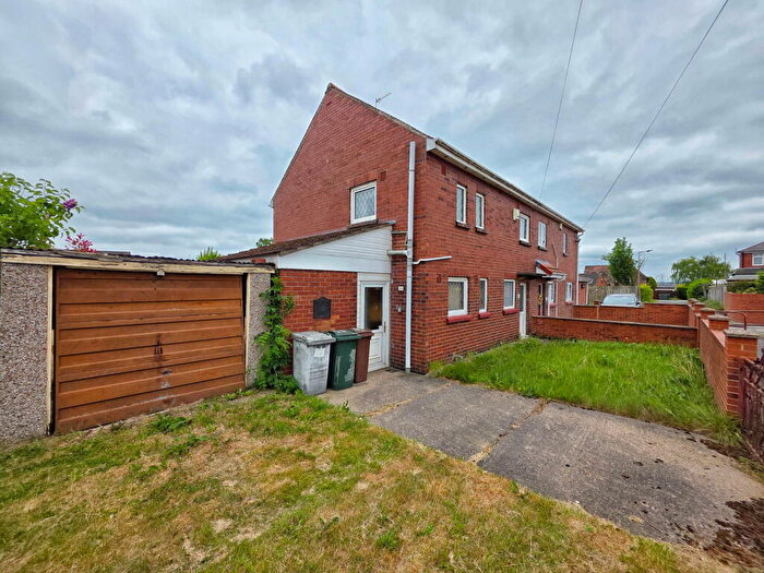 3 Bedroom Semi-Detached House For Sale In Clarney Avenue, Darfield, Barnsley, S73