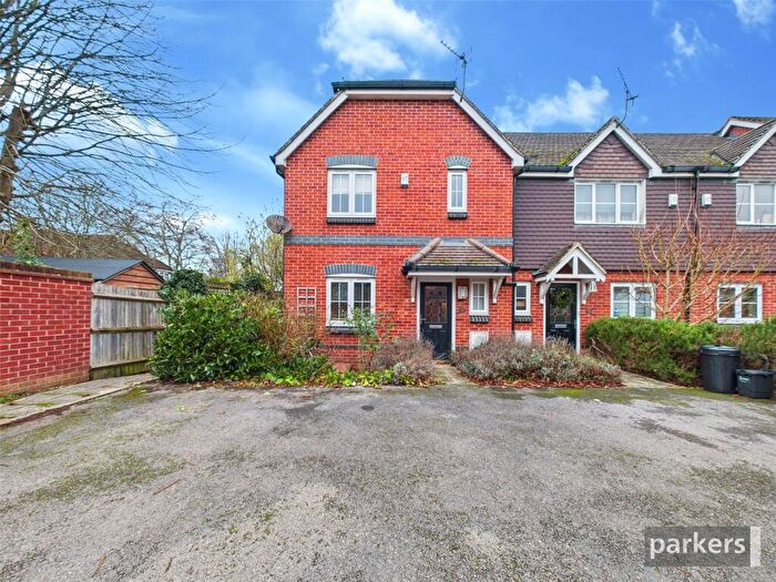 3 Bedroom End Of Terrace House To Rent In Mays Close, Earley, Reading, RG6