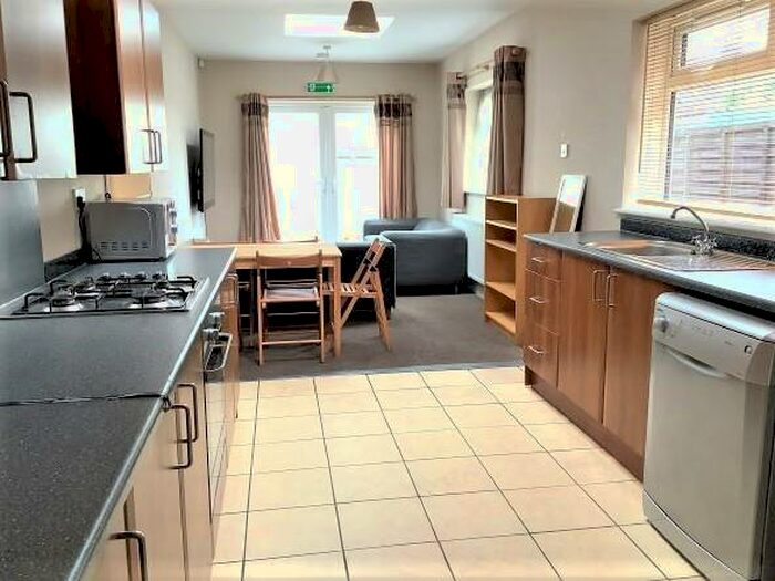 6 Bedroom Terraced House To Rent In Rookery Road, Selly Oak, Birmingham, B29