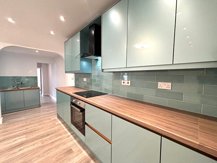 3 Bedroom Flat To Rent In Stratford Road, Birmingham, B28