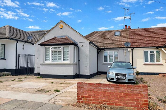 2 Bedroom Bungalow For Sale In Vardon Drive, Leigh-on-Sea, SS9