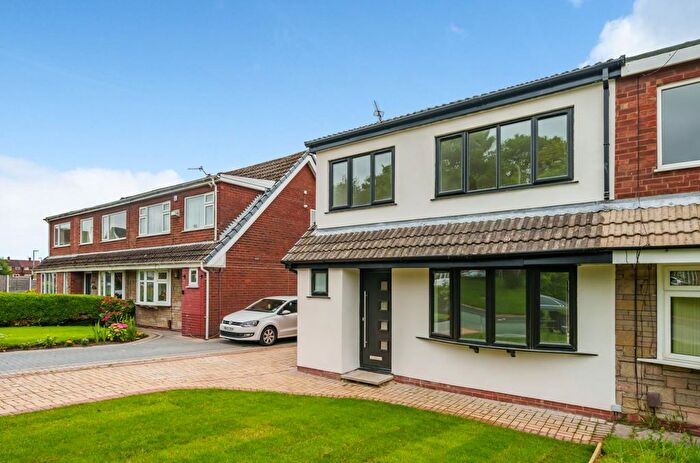 3 Bedroom Semi Detached House To Rent In Leafield Drive, Worsley, Manchester, M28