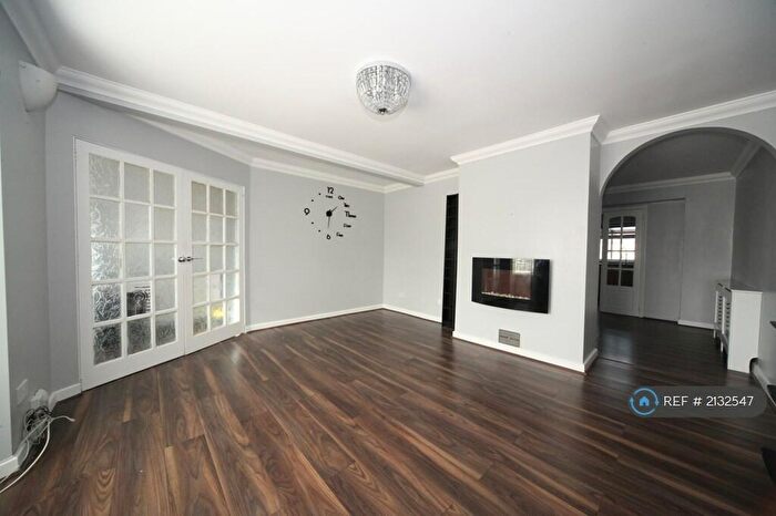 3 Bedroom Semi-Detached House To Rent In Poynters Road, Luton, LU4