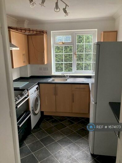 1 Bedroom Flat To Rent In Mead Haze, Maidenhead, SL6