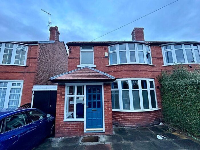 5 Bedroom Semi-Detached House To Rent In Victoria Road, Manchester, M14