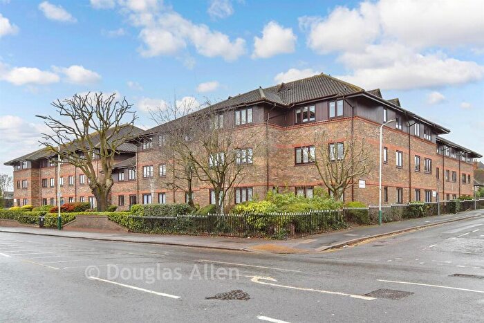 1 Bedroom Flat For Sale In Waldegrave Gardens, Upminster, Essex, RM14