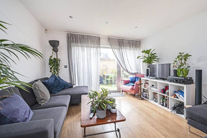 3 Bedroom Terraced House To Rent In Stanford Mews, Dalston, London, E8