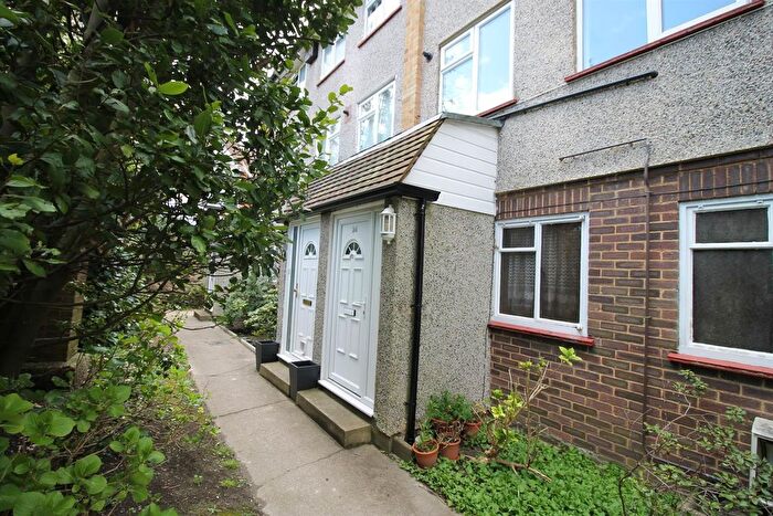 2 Bedroom Flat To Rent In Desborough House, High Wycombe, HP13