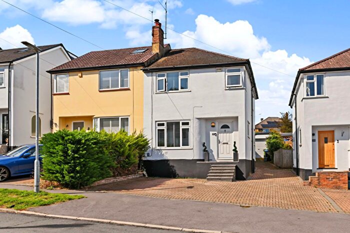 3 Bedroom Semi-Detached House For Sale In West Valley Road, Hemel Hempstead, HP3