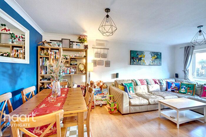 2 Bedroom Apartment For Sale In Grange Gardens, London, N14