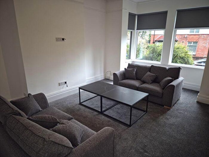5 Bedroom House To Rent In Broomfield Crescent, Leeds, LS6