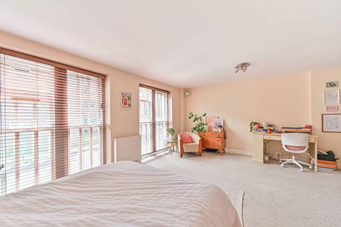 2 Bedroom Flat To Rent In Godman Road, Peckham Rye, London, SE15