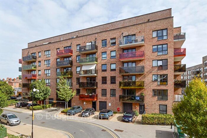 3 Bedroom Apartment For Sale In Troubridge Square, Walthamstow, E17