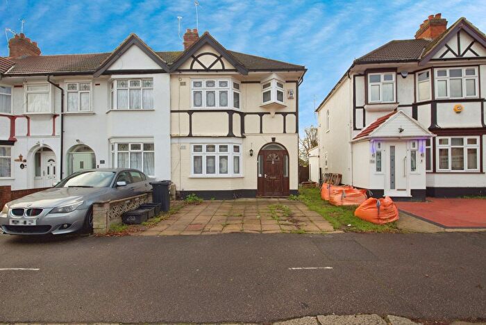 3 Bedroom End Terrace House For Sale In Gresham Drive, Romford, Essex, RM6