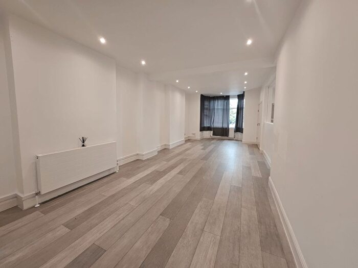 5 Bedroom Detached House For Sale In Holly Park, London, N3