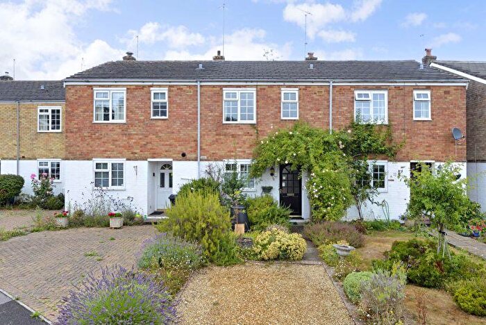 3 Bedroom Terraced House For Sale In Charts Close, Cranleigh, GU6
