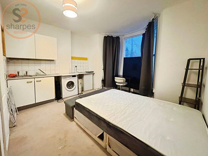 Studio To Rent In Ground Floor Studio Robinson Road, London, SW17