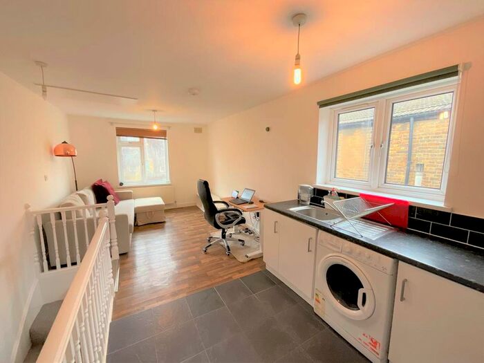 1 Bedroom Flat To Rent In Cedars Avenue, Walthamstow, London, E17
