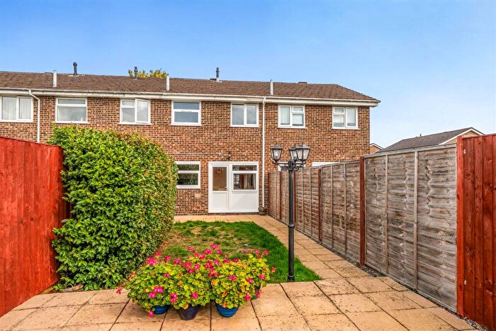 2 Bedroom House For Sale In Cranbourne Park, Hedge End, Southampton, SO30