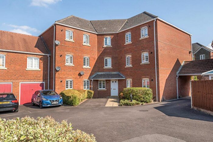 2 Bedroom Flat For Sale In Wedderburn Avenue, Beggarwood, RG22