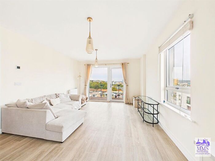 2 Bedroom Flat For Sale In Pegasus Way, Gillingham, ME7