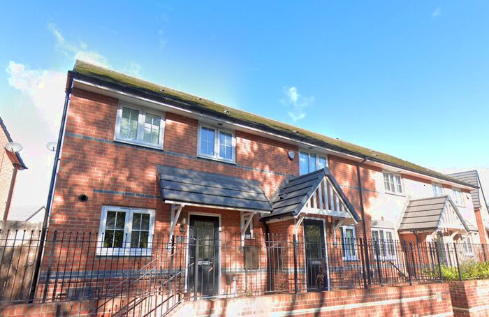 3 Bedroom Semi-Detached House To Rent In Derwentwater Road, Gateshead, NE8