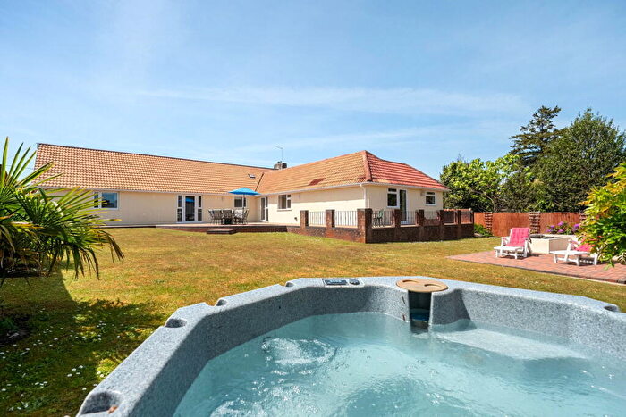 5 Bedroom Detached Bungalow For Sale In Oaks Drive, St Leonards, BH24