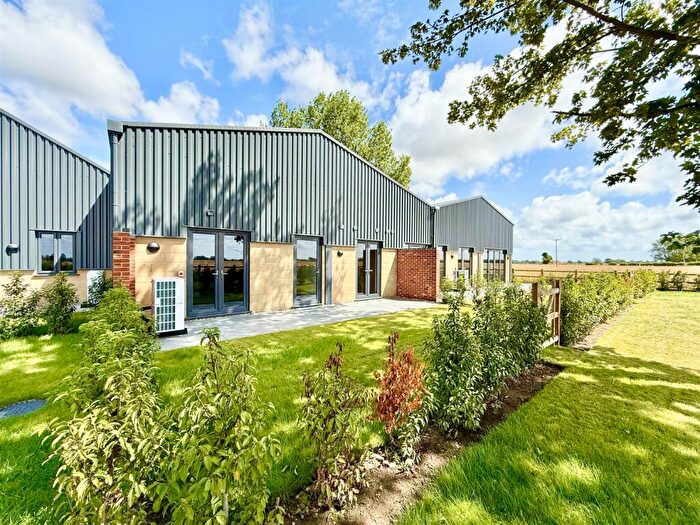 3 Bedroom Barn Conversion For Sale In Heath Road, Rollesby, NR29