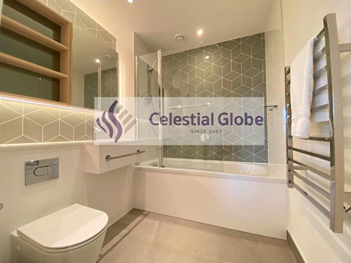 2 Bedroom Flat To Rent In London, N8