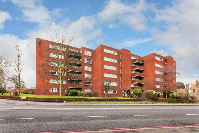 2 Bedroom Flat To Rent In Homefield Park, Sutton, Surrey, SM1
