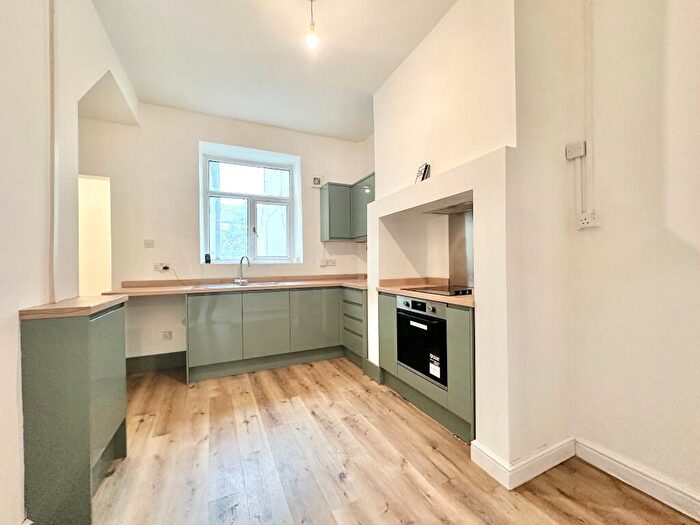 2 Bedroom Flat To Rent In Blackburn Road, Darwen, Lancashire, BB3