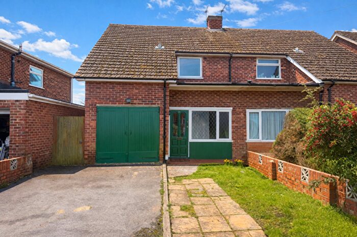 3 Bedroom Semi-Detached House For Sale In Brasenose Road, Didcot, OX11