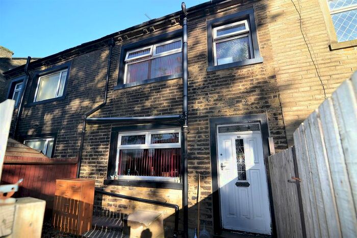 2 Bedroom Terraced House To Rent In High Street, Queensbury, Bradford, BD13
