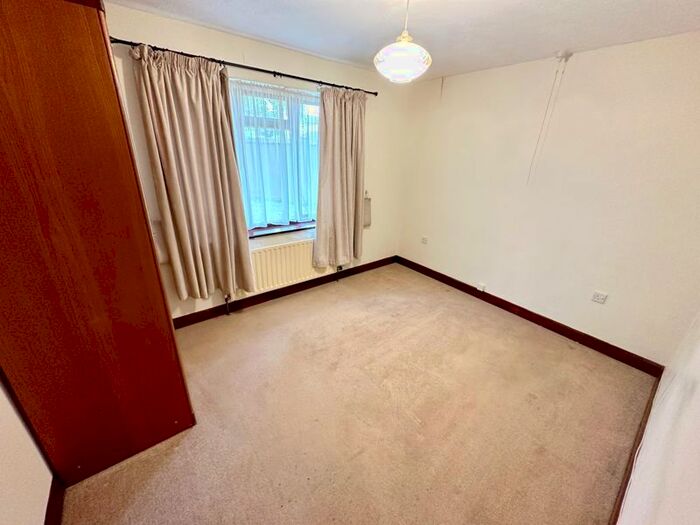 2 Bedroom Semi-Detached Bungalow For Sale In St. Edmunds Court, Grantham, NG31