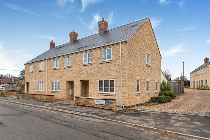 3 Bedroom Semi Detached House For Sale In George And Dragon Close, Fritwell, OX27