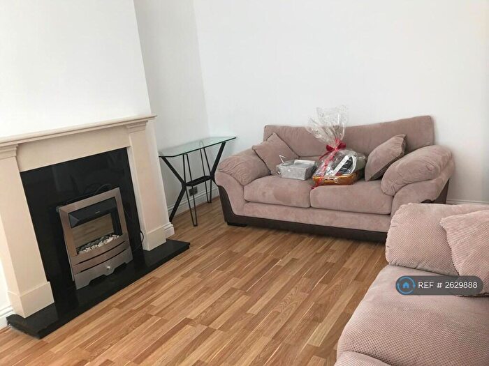 3 Bedroom Terraced House To Rent In Charnwood Road, Bradford, BD2