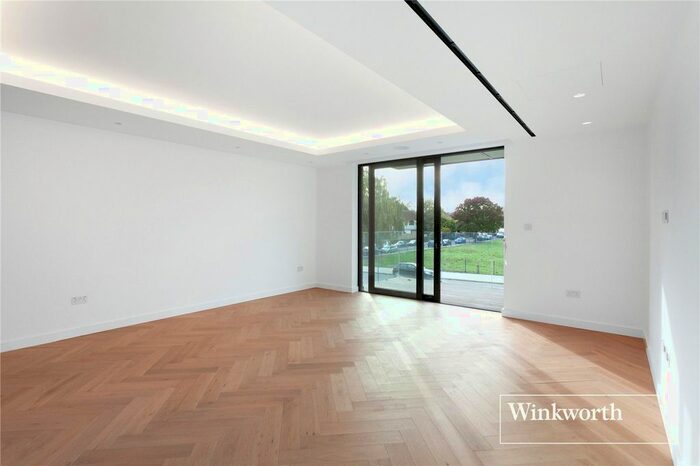 2 Bedroom Flat To Rent In Regents Park Road, Finchley, London, N3