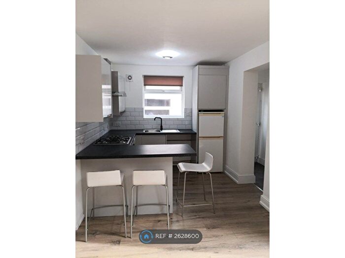 2 Bedroom Flat To Rent In Melton Road North, Wellingborough, NN8