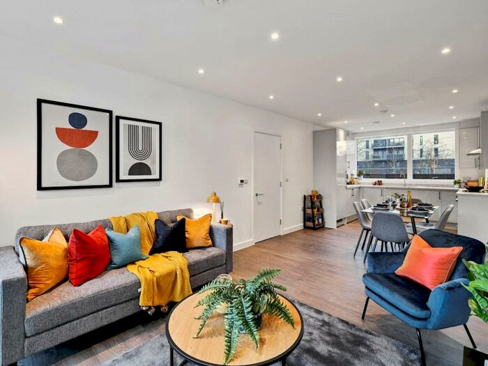 1 Bedroom Apartment To Rent In Propeller Crescent, Croydon, CR0