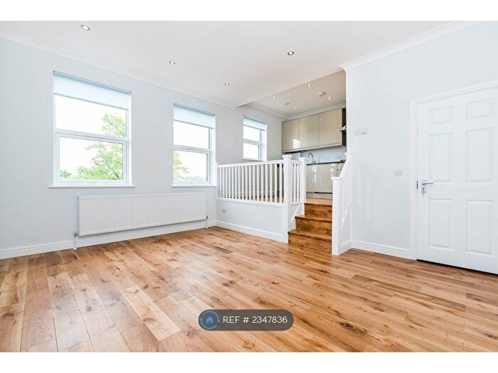 3 Bedroom Flat To Rent In Overhill Road, London, SE22