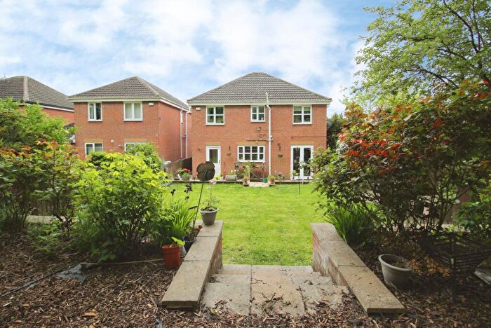 4 Bedroom Detached House For Sale In College View, Leeds, West Yorkshire, LS12