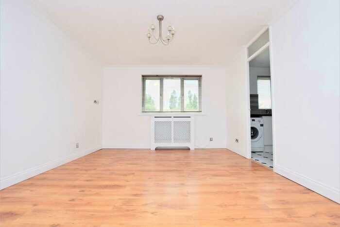 2 Bedroom Flat To Rent In Millhaven Close, Romford, RM6